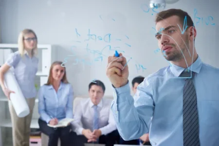 Entendiendo las diferencias clave entre gesti&oacute;n empresarial y gesti&oacute;n administrativa