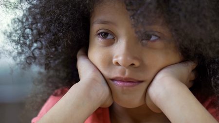 6 señales de que tus padres te hacen sentir mal: Identifica la relación tóxica 6 señales de que tus padres te hacen sentir mal: Identifica la relación tóxica