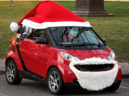 5 ideas originales de adornos navideños para tu auto Encuentra la funda perfecta para ti