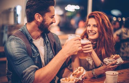 50 frases únicas para darle un toque especial a tu bar Carteles para la entrada: