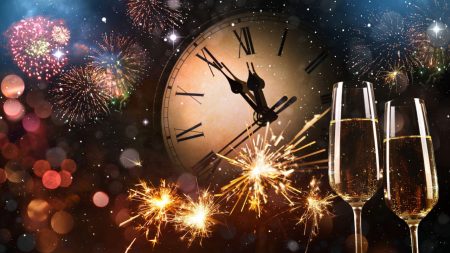 20 frases bonitas para despedir el año y dar la bienvenida al siguiente 3. Tarjeta de felicitación hecha a mano