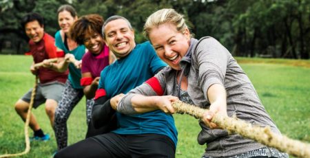 5 Dinámicas de Cohesión Grupal para Adultos Efectivas 1. Juegos de Roles