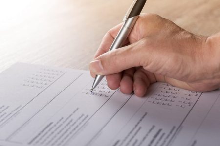 Utiliza preguntas abiertas y cerradas