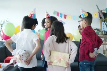 Sorprende a tus amigos con estas divertidas frases para tus invitaciones de cumplea&ntilde;os