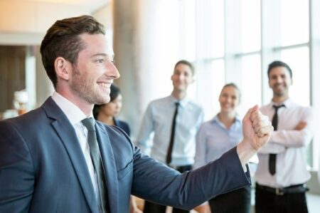 Las 10 características clave de un líder positivo Practica la claridad y la concisión