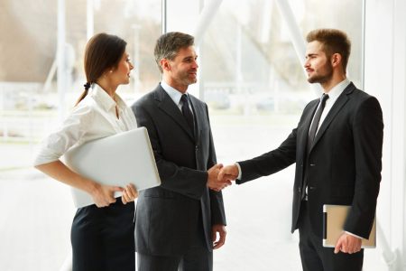 Funciones principales del comercial: