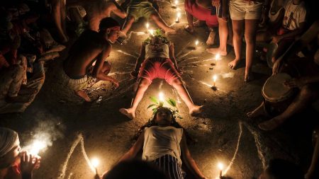 10 Ejemplos de Acción Tradicional que te Inspirarán 4. Enfoque estructuralista