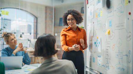 Qué es un Sales Manager: Funciones y Requisitos Clave 3. Habilidades de Comunicación