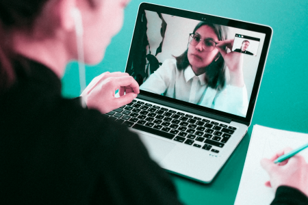 Beneficios de trabajar desde casa enviando emails